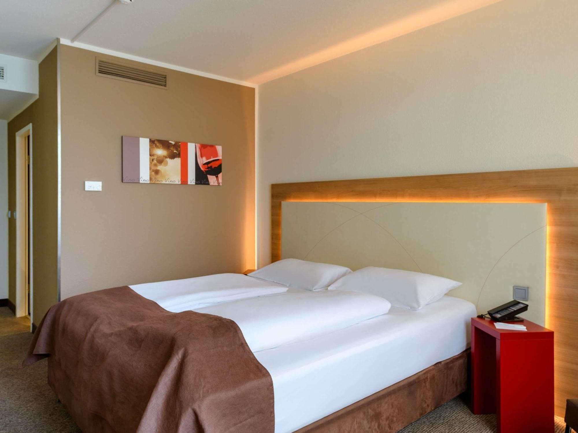 Standard Double Room King Size Bed,1716970048:JPEG